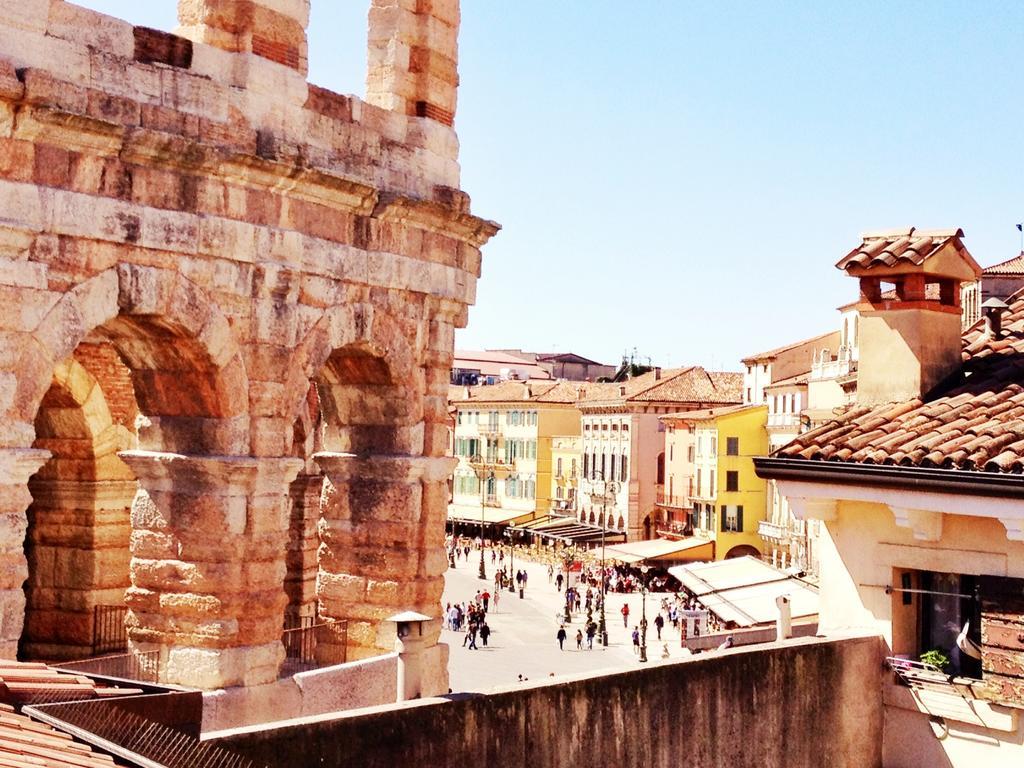 Apartamento La Terrazza Sull'Arena Verona Habitación foto