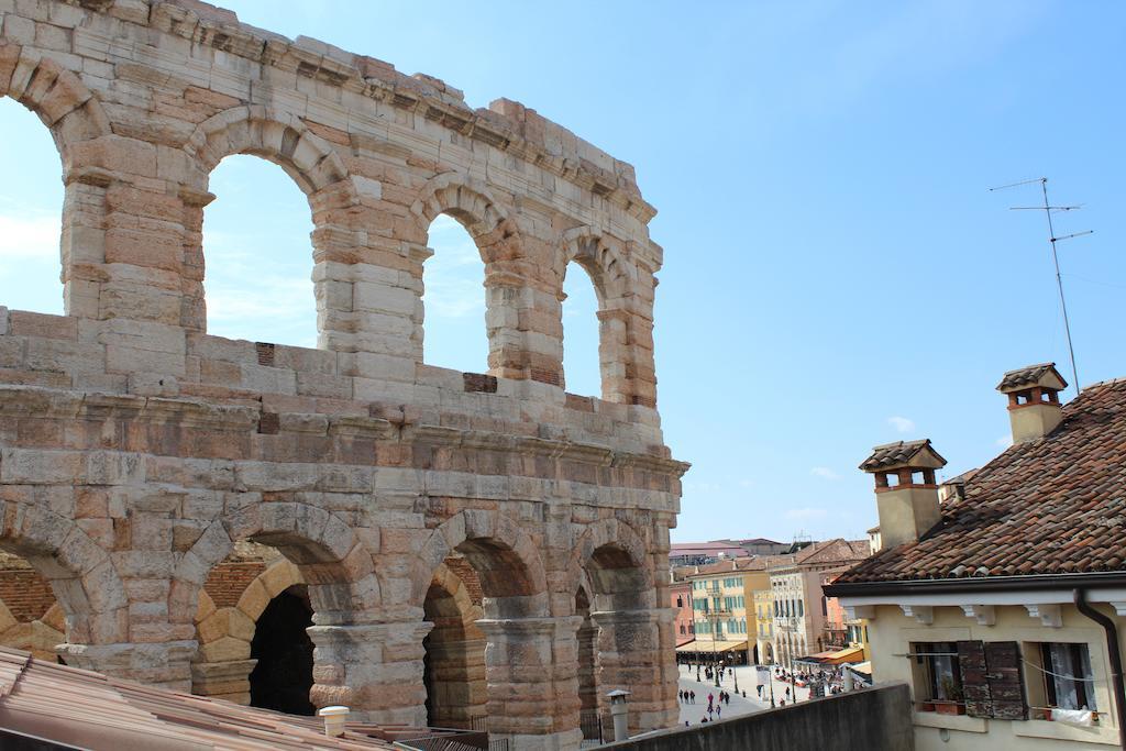 Apartamento La Terrazza Sull'Arena Verona Habitación foto